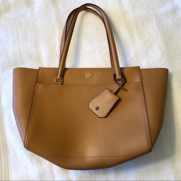 Tory Burch Handbags - NWOT Tory Burch Parker tote 
